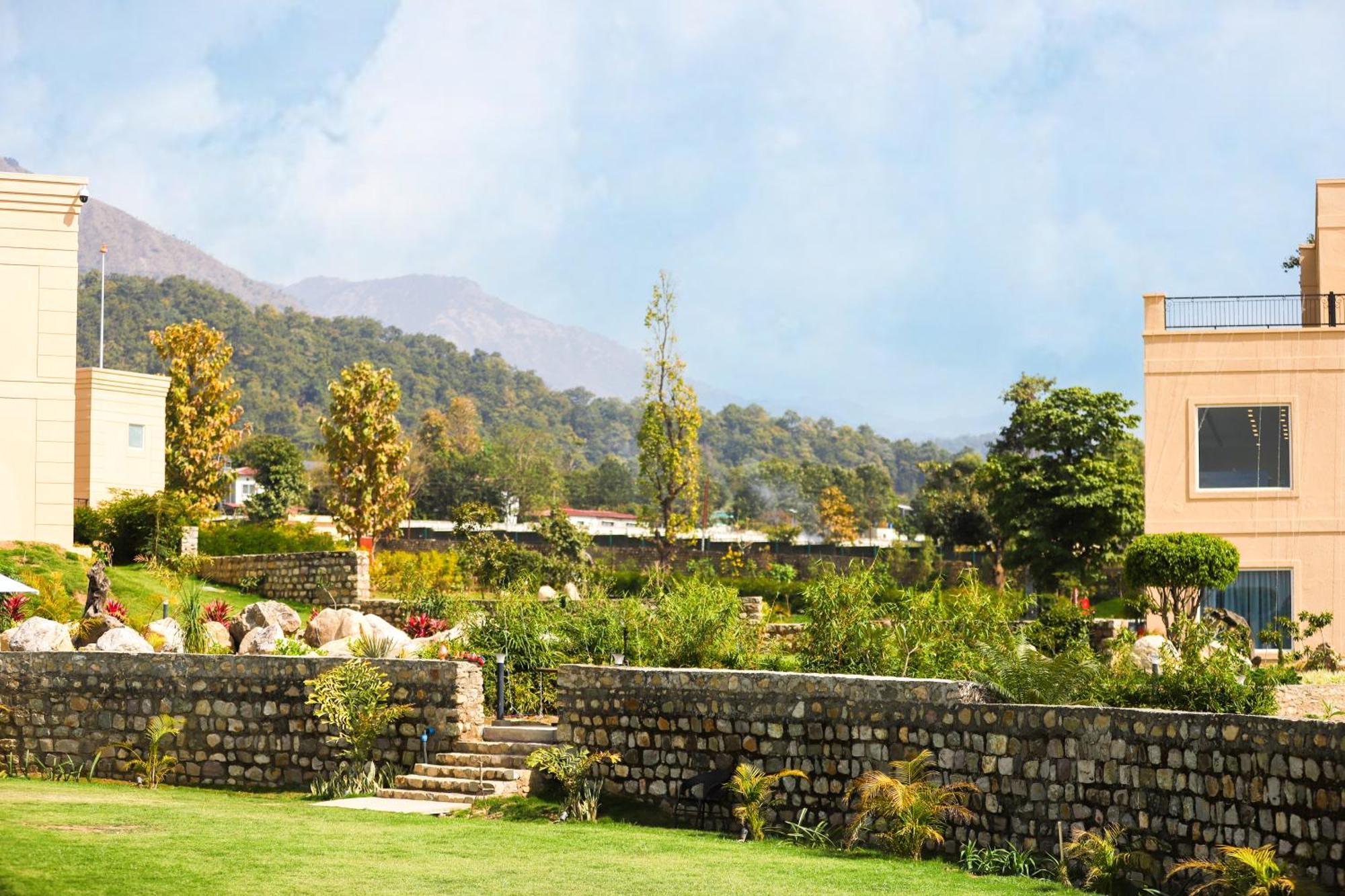 Hotel Club Mahindra Patkote à Nainital Extérieur photo